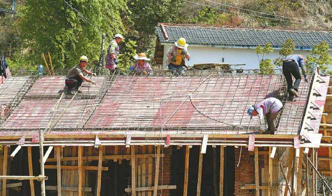 安全防墜器保障山村住房建設進度